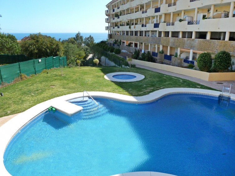 642051) APARTAMENTO EN FUENGIROLA CON PISCINA, AIRE ACONDICIONADO, APARCAMIENTO, TERRAZA