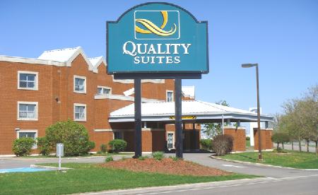 QUALITY SUITES QUEBEC CITY - SUITE (2 DOUBLES BEDS