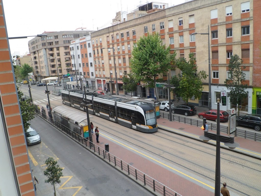 ESTUDIO A 1 KM DEL CENTRO DE VALENCIA CON ASCENSOR, APARCAMIENTO, LAVADORA