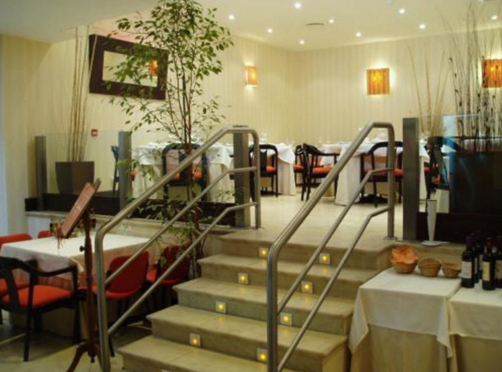HOTEL VILLA DE BARAJAS - Hotel cerca del Club de Golf Los Retamares