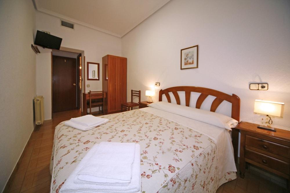 HOSTAL SAN ANTONIO - Hotel cerca del Fiestas de San Isidro