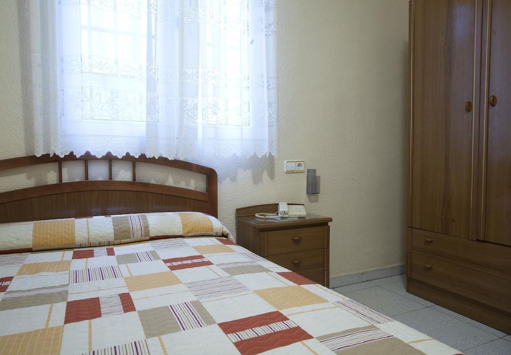 HOSTAL MARIA LUISA - Hotel cerca del Restaurante Pelé Melé