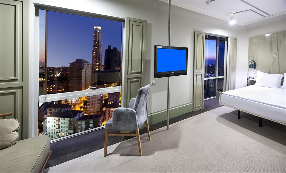 room photo
