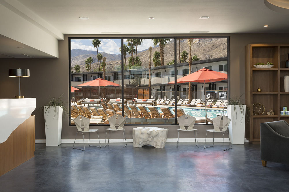 V PALM SPRINGS (LT)