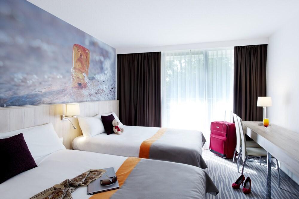 room photo