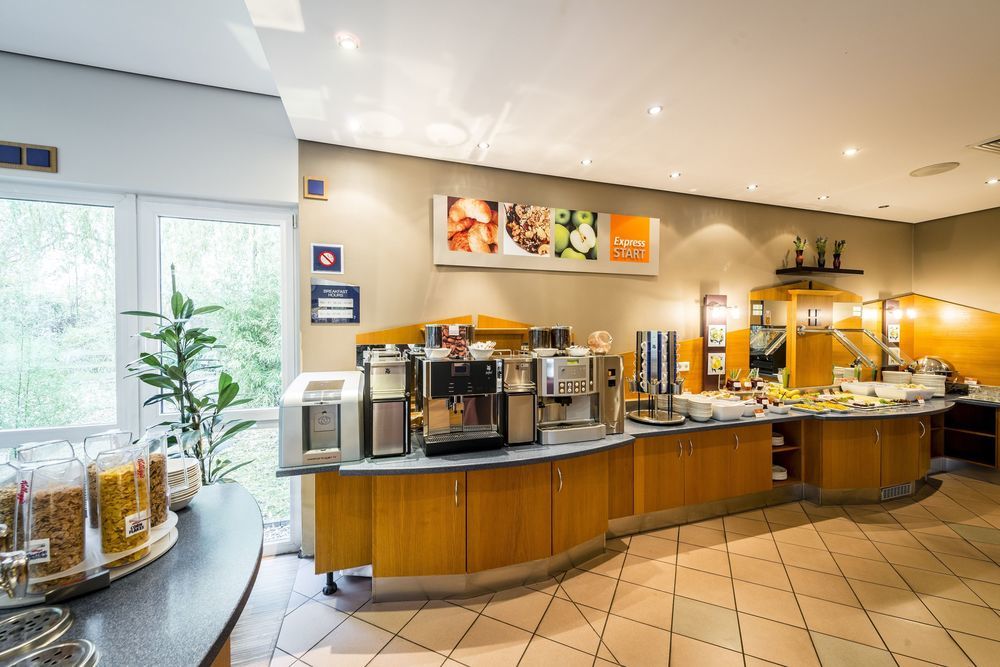 HOLIDAY INN EXPRESS COLOGNE TROISDORF