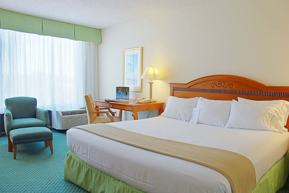 HOLIDAY INN EXPRESS BOCA RATON-WEST