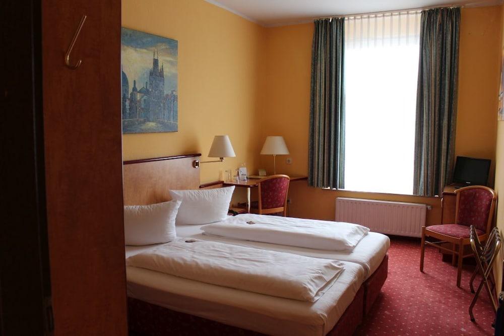 room photo
