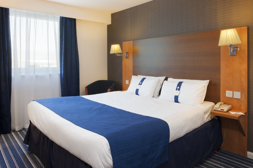 HOLIDAY INN EXPRESS NUNEATON