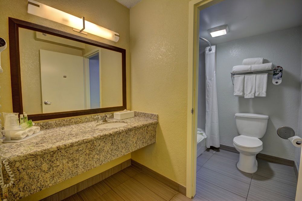 HOLIDAY INN EXPRESS & SUITES FT. LAUDERDALE PLANTA