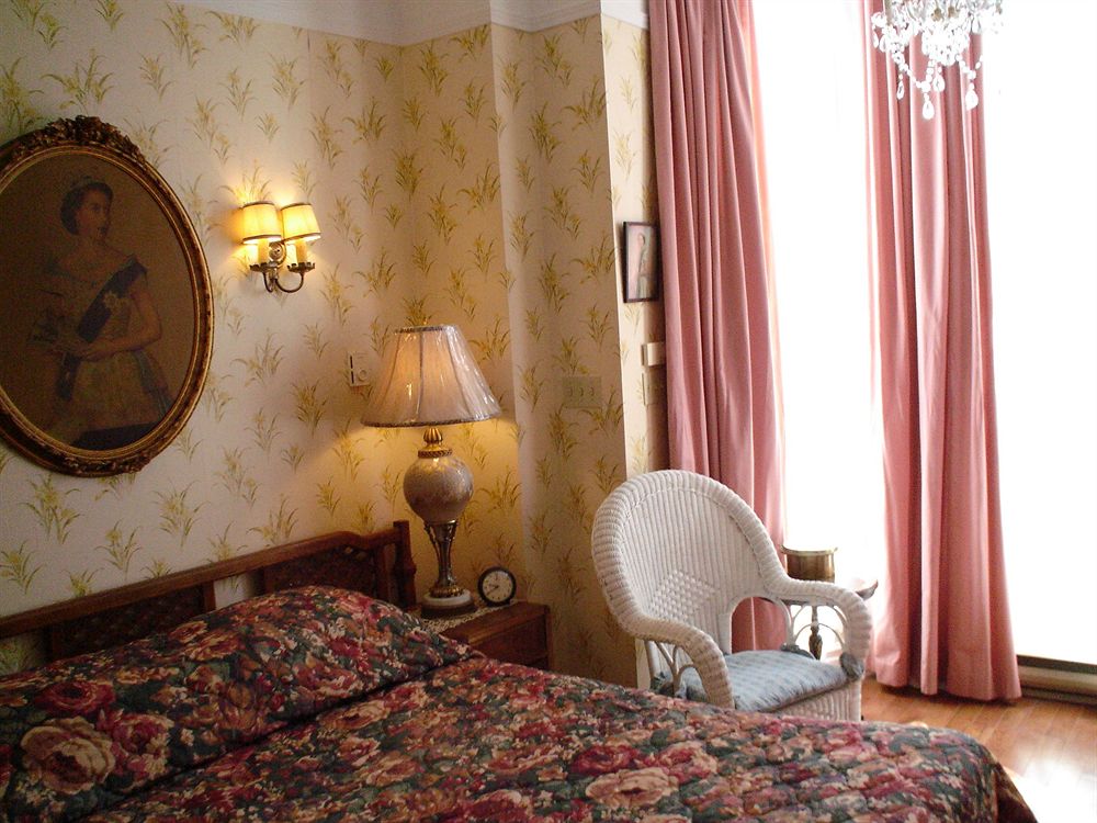 Albert Pimblett's Downtown Toronto Bed/Breakfast