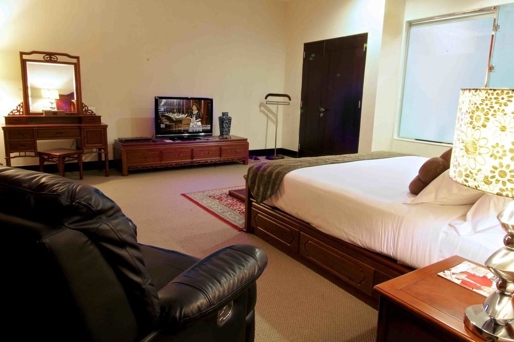 Merlynn Park Hotel