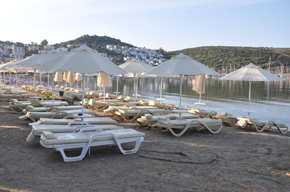 MANUELA HOTEL