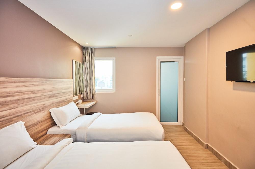 Ibis Budget Singapore Crystal