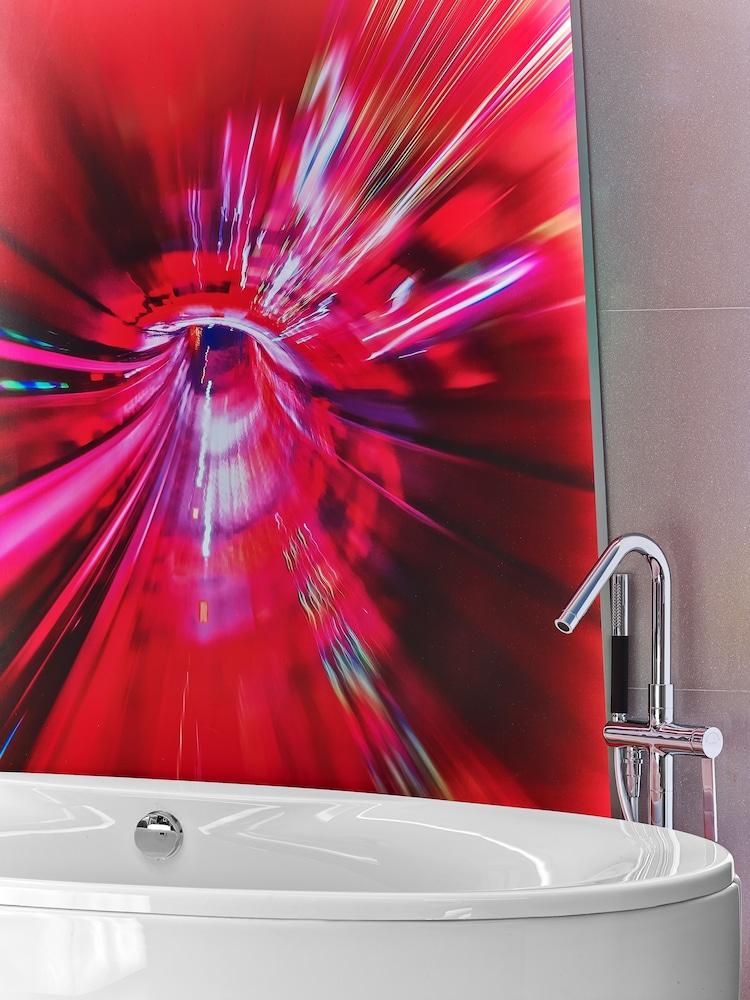 V Hotel Dubai, Curio Collection by Hilton