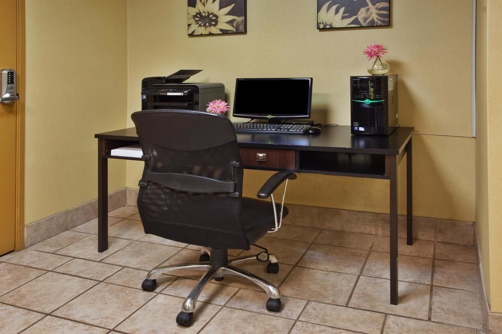 LA QUINTA INN AND SUITES