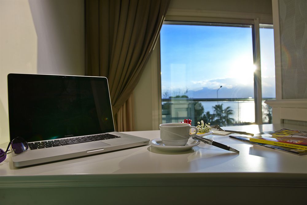 room photo