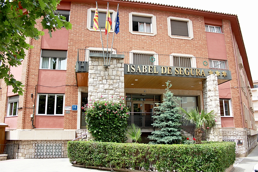 ISABEL DE SEGURA - Hotel cerca del El castillejo campo Municipal de Golf