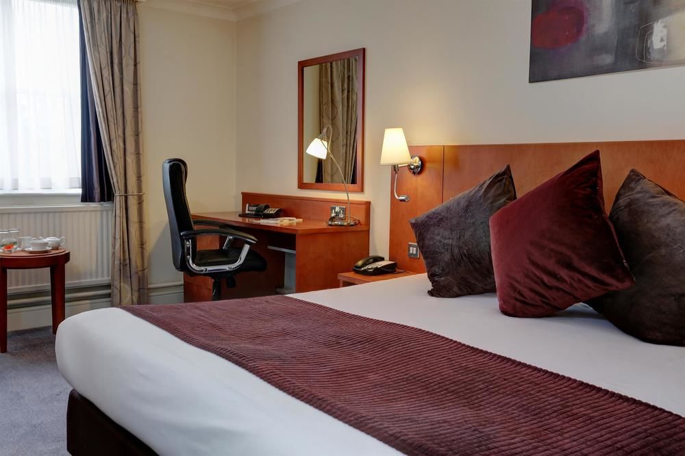 DOUBLETREE BY HILTON READING M4 J10