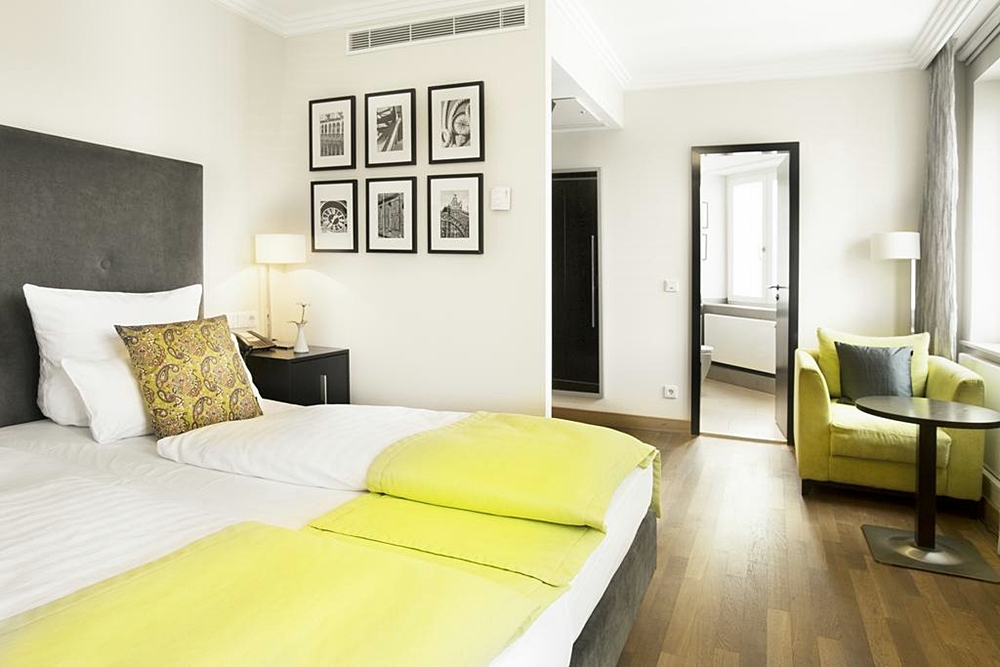 room photo