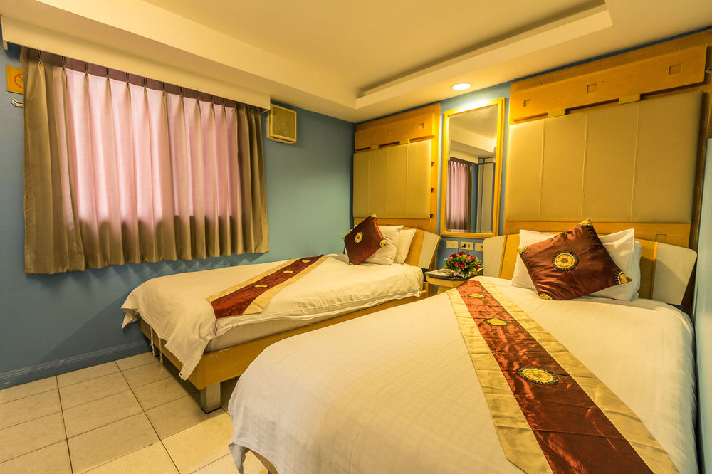 SAM S LODGE SUKHUMVIT SOI 19