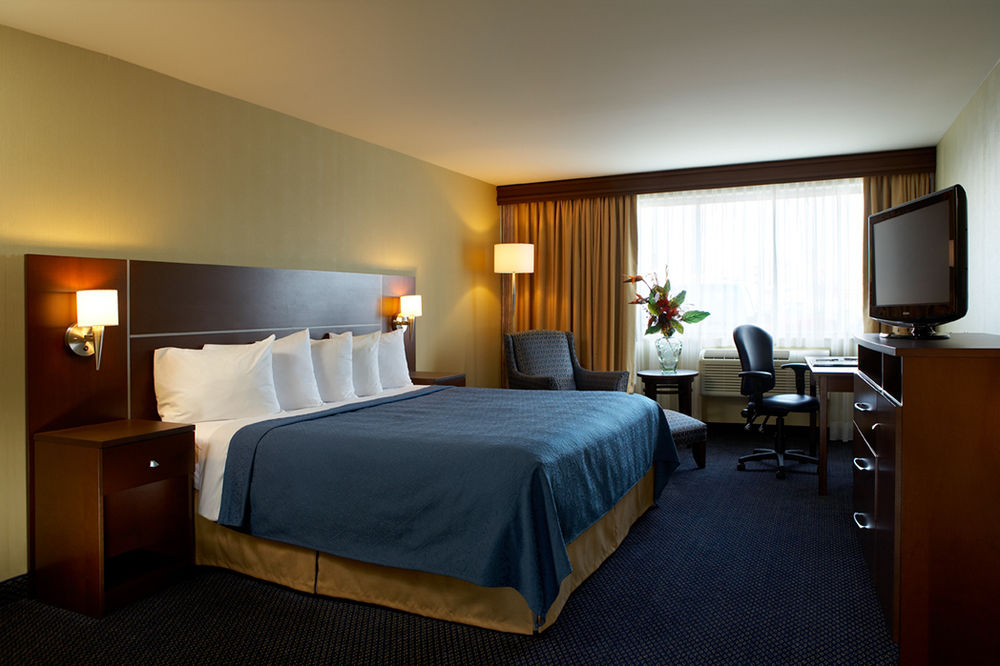 Quality Inn & Suites Brossard