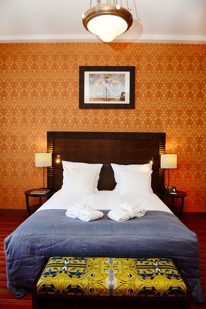 room photo