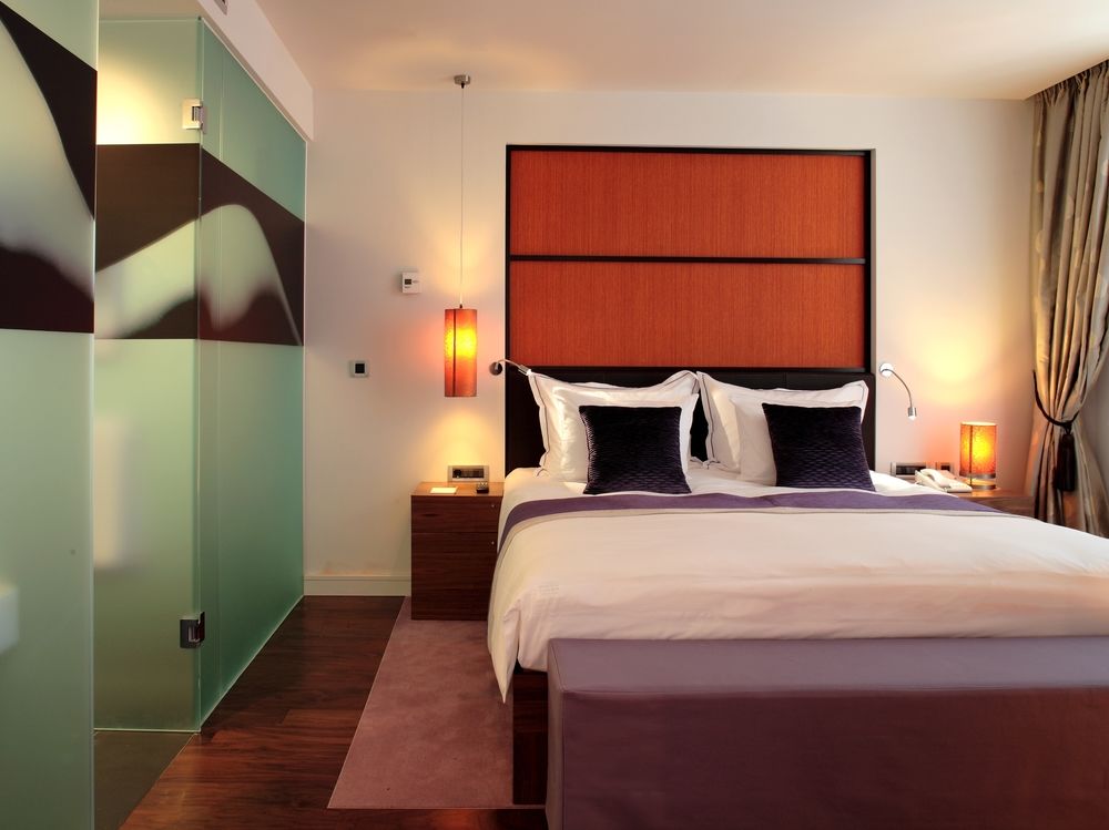 room photo