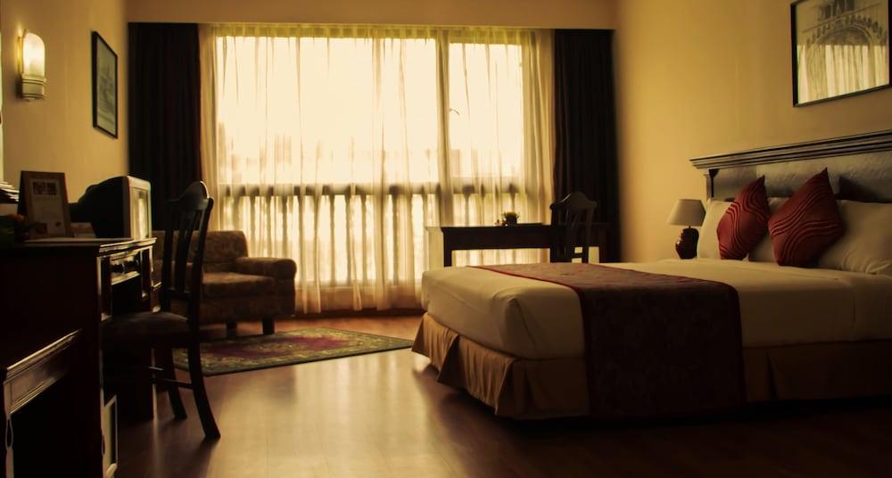 Pokhara Grande