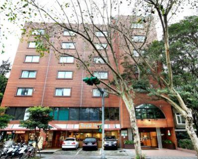 GREEN GARDEN APARTMENTS