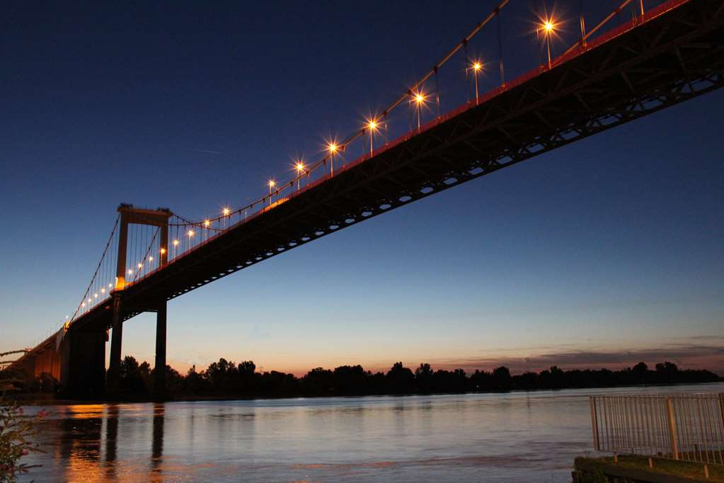 CAMPANILE BORDEAUX LE LAC