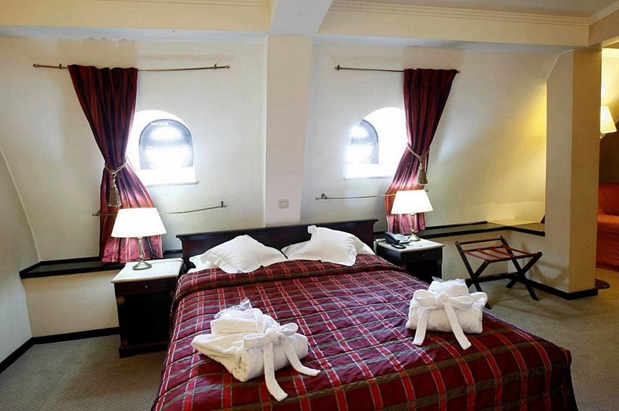 room photo