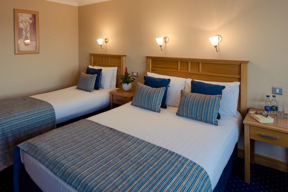 ROCHESTOWN LODGE HOTEL & LEISURE CLUB