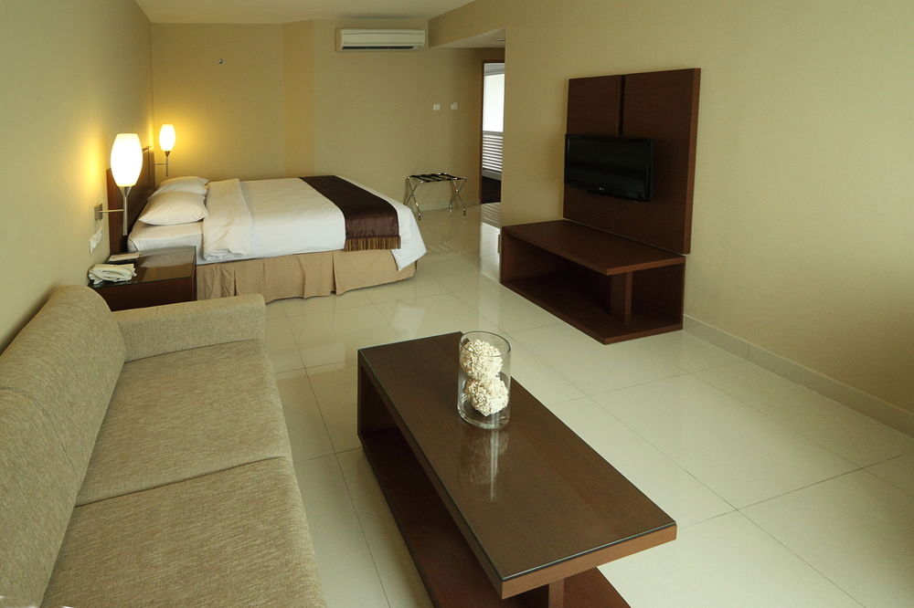 TRINITI JAKARTA