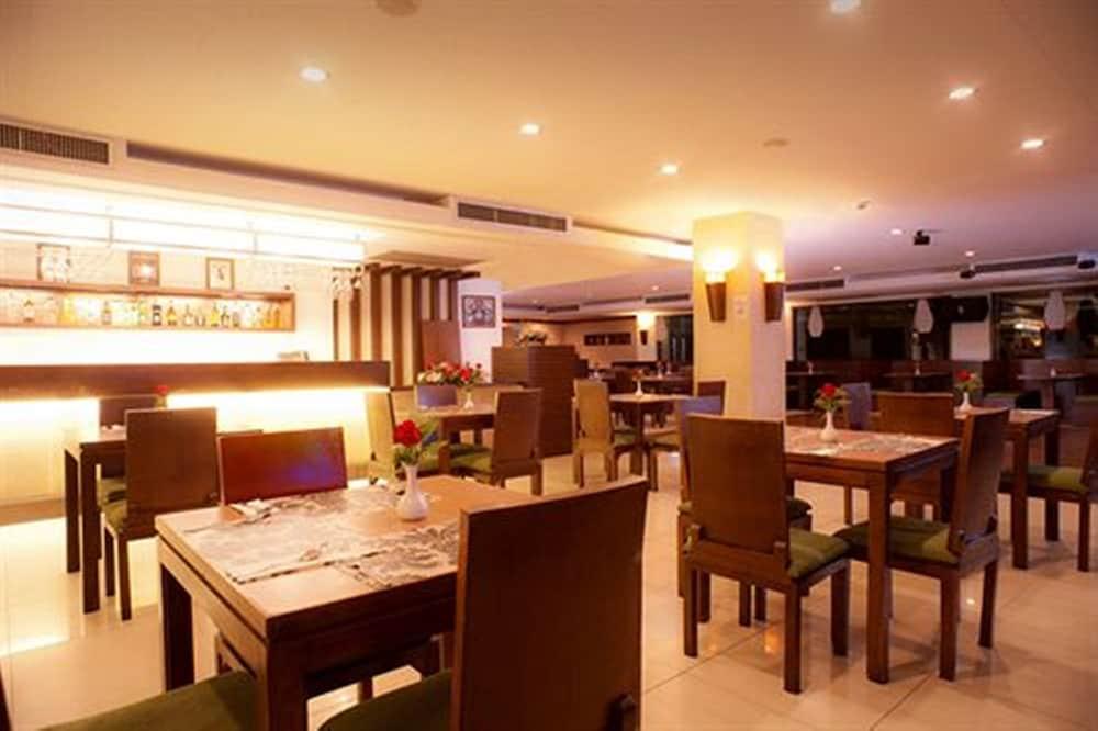 Royal Peninsula Hotel Chiang Mai by ZUZU