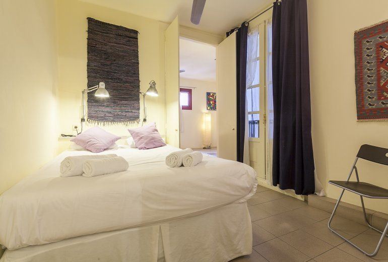 EXCELLENT APARTMENT LOCATED IN BARCELONA FOR 12 GUESTS.