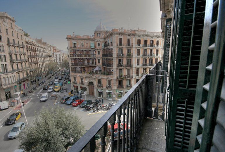 EXCLUSIVE APARTMENT IN BARCELONA FOR 6 GUESTS.