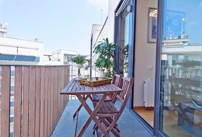 EXCLUSIVE APARTMENT IN BARCELONA FOR 8 PEOPLE.