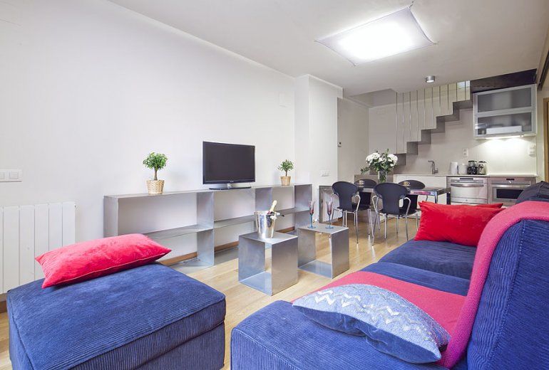 NICE APARTMENT LOCATED IN BARCELONA FOR 8 PEOPLE.