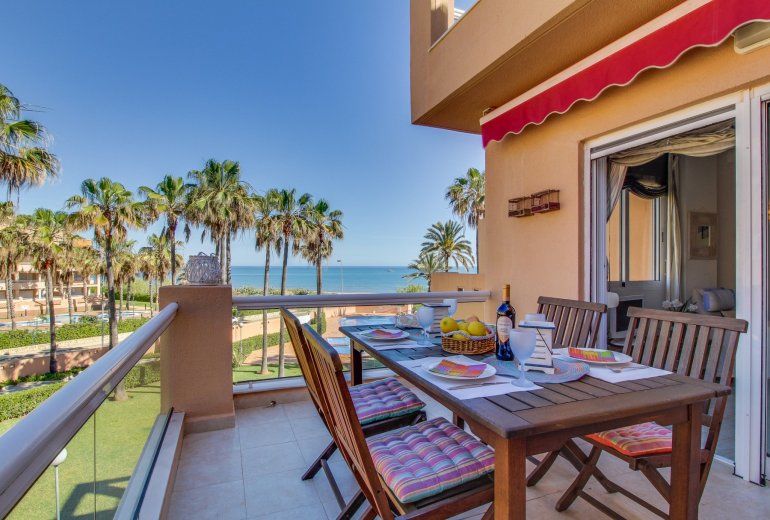 EXCLUSIVE APARTMENT IN DENIA FOR 4 GUESTS.