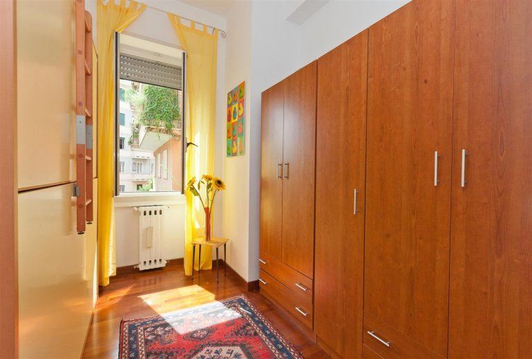 COSY APARTMENT IN ROME (6 GUESTS)