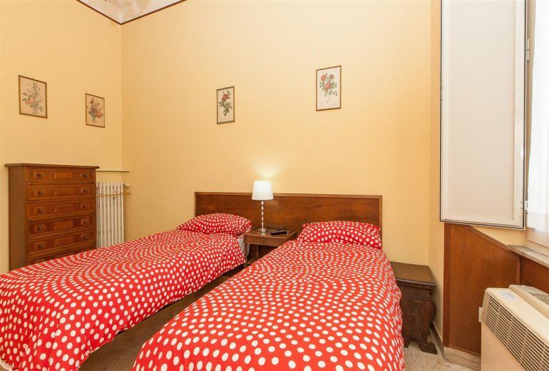 EXCLUSIVE APARTMENT IN ROME (6 GUESTS)