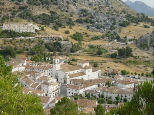 SPECTACULAR APARTMENT LOCATED IN GRAZALEMA FOR 4 GUESTS.
