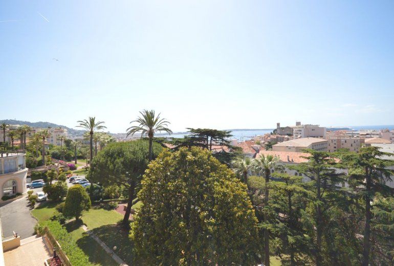 GORGEOUS APARTMENT LOCATED IN CANNES FOR 4 GUESTS.