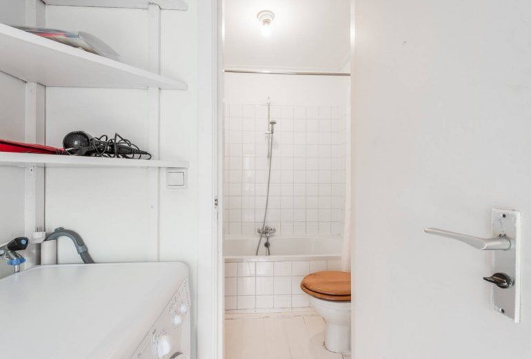 FANCY APARTMENT LOCATED IN AMSTERDAM FOR 4 GUESTS.