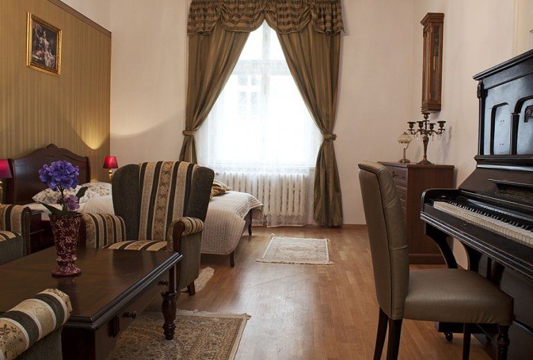 LOVELY APARTMENT IN KRAKOW (7 GUESTS)
