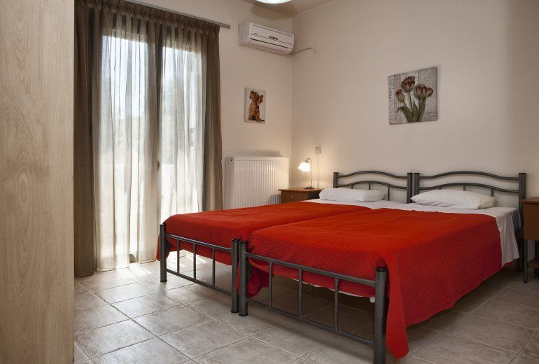 WONDERFUL APARTMENT IN MESI (10 GUESTS)