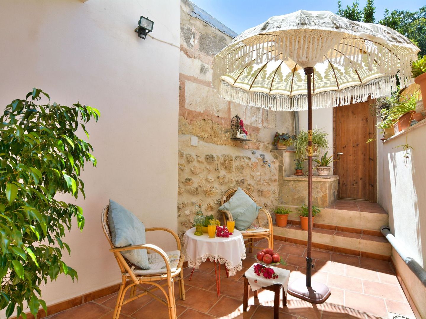 TRADITIONAL TOWNHOUSE