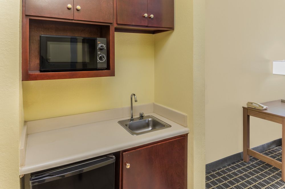 Days Inn and Suites By Wyndham Union City