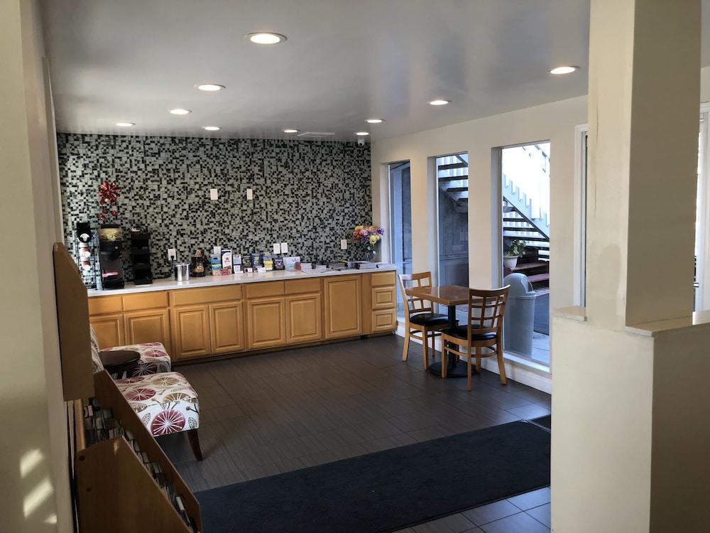 Pacific Inn